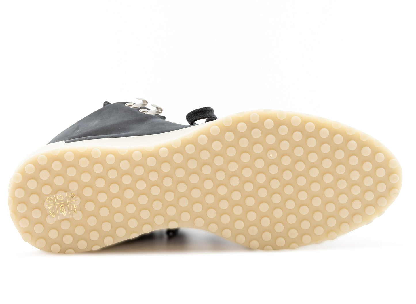 studio-shot-v9-98651