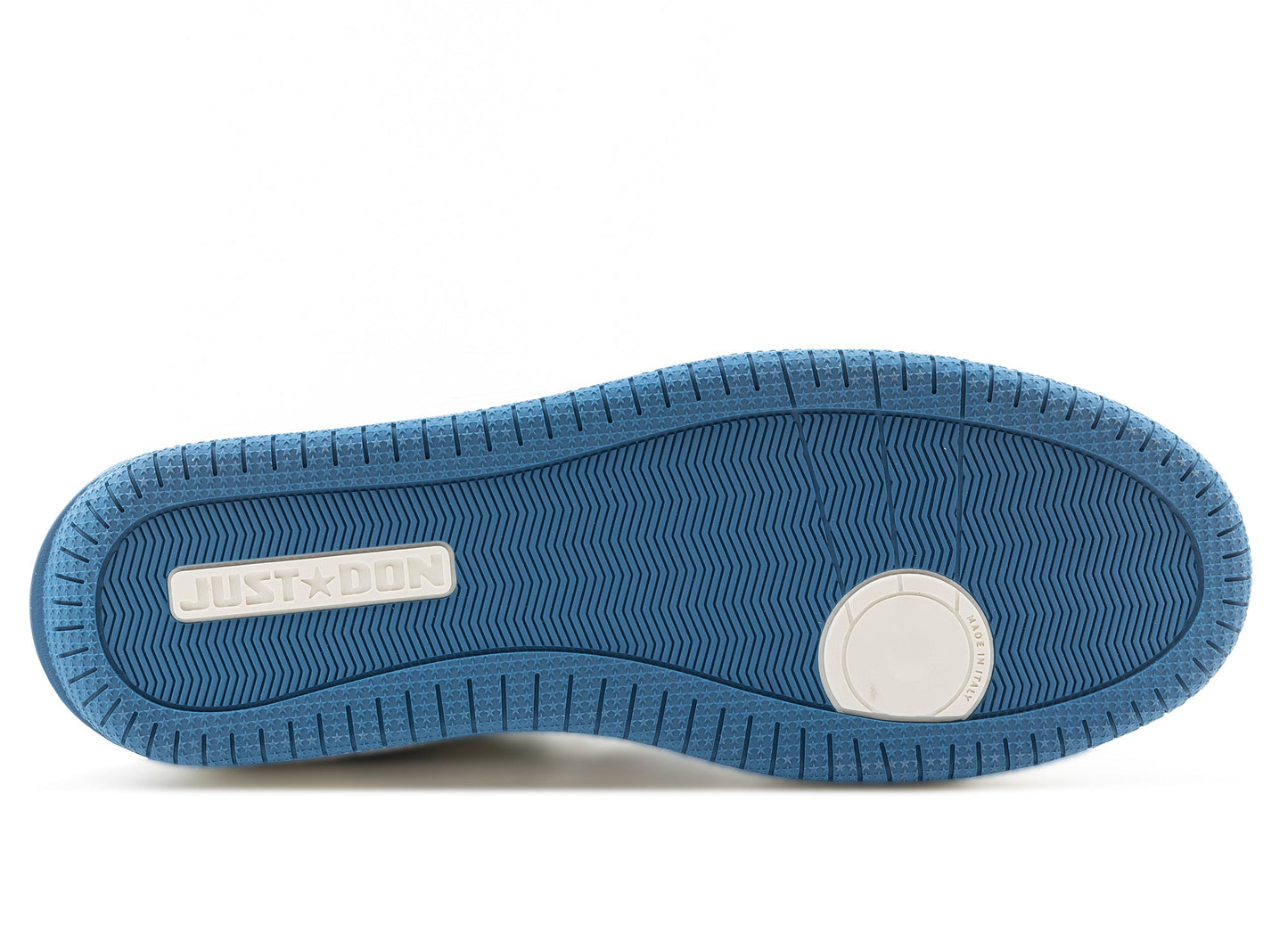 studio-shot-v9-33382