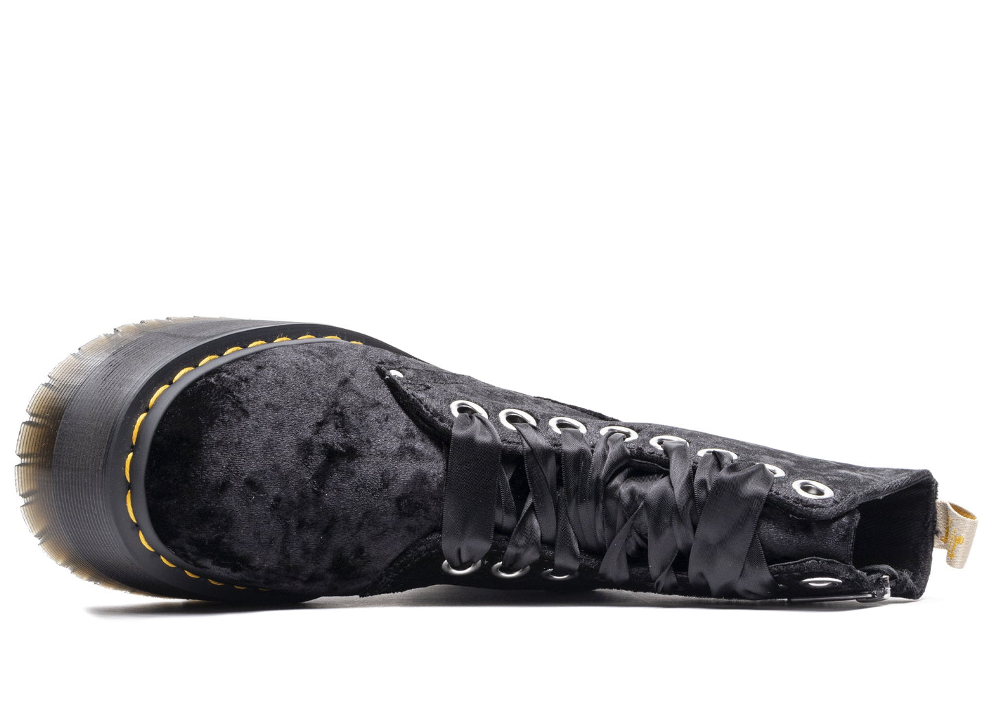 studio-shot-v9-99262