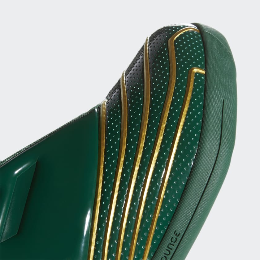 studio-shot-v9-31694