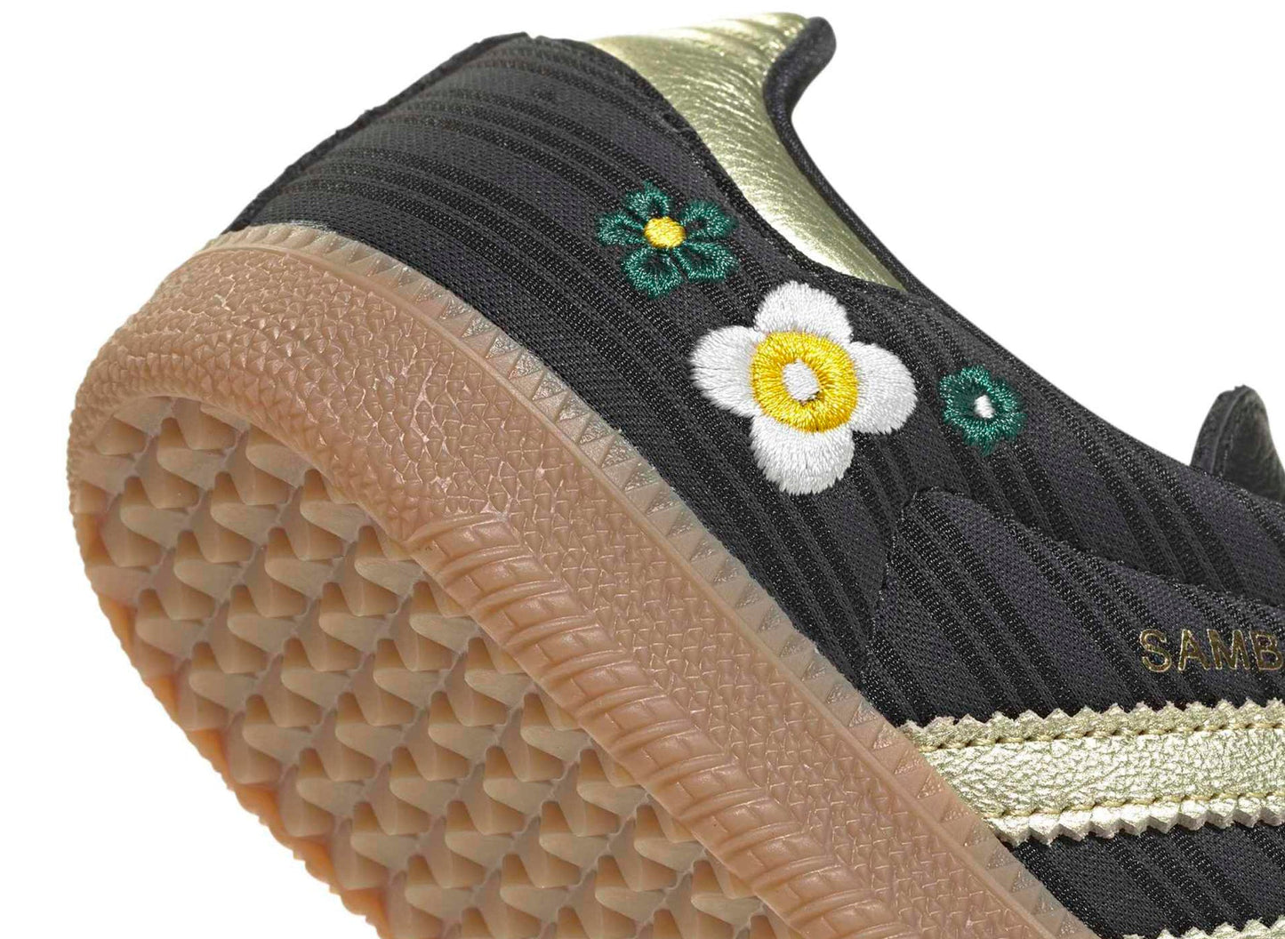 studio-shot-v9-37910