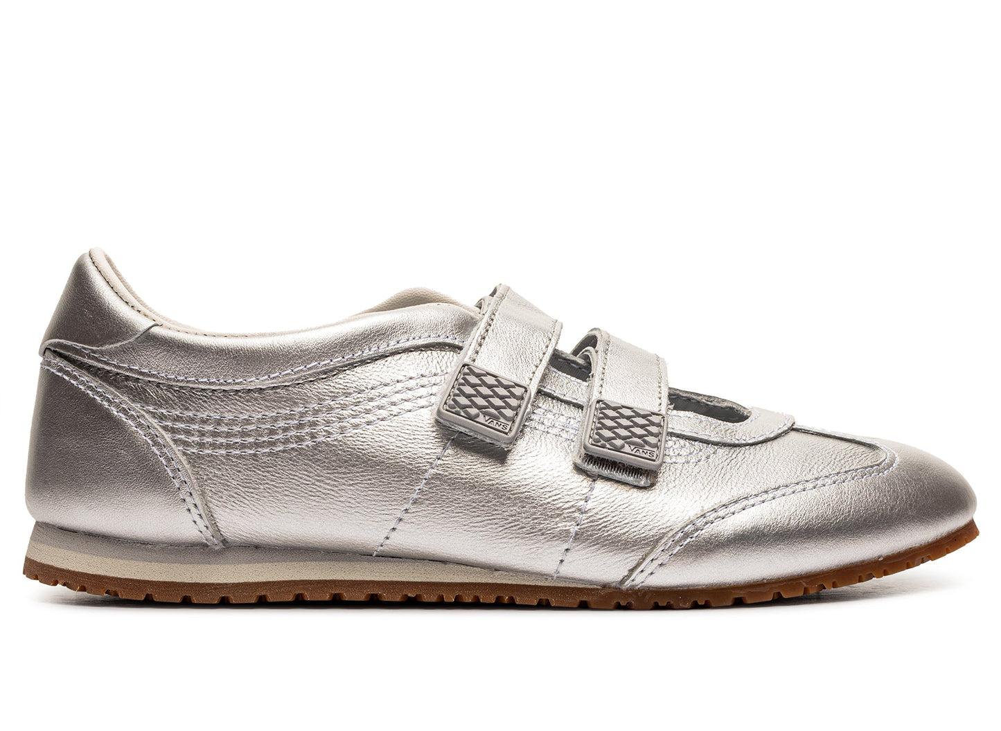 studio-shot-v9-67054