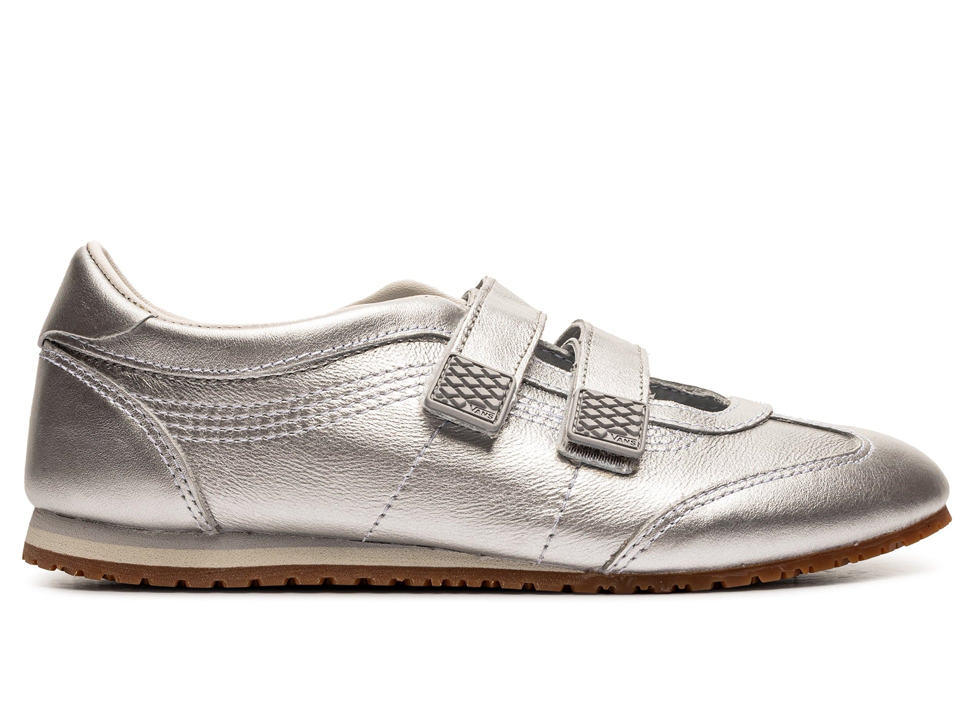 studio-shot-v9-67054