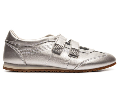 studio-shot-v9-67054