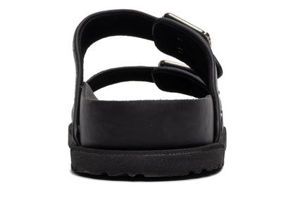 studio-shot-v9-31773