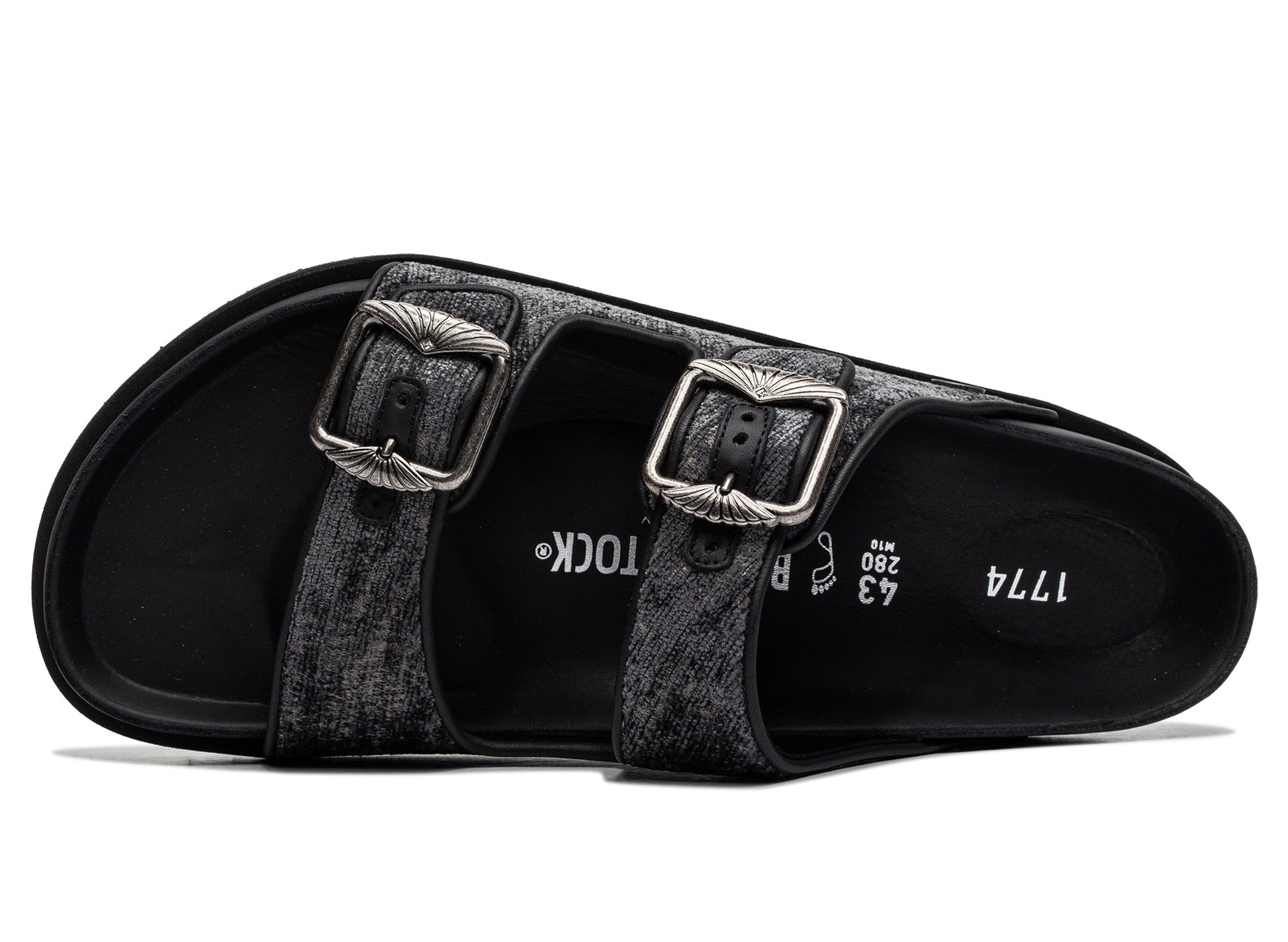 studio-shot-v9-30489