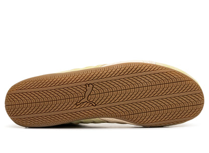 studio-shot-v9-59383