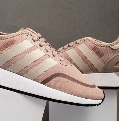 studio-shot-v9-22073