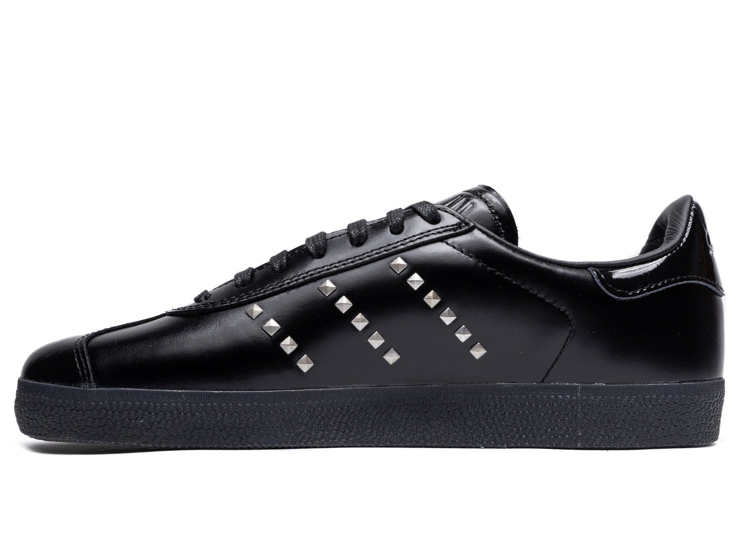 studio-shot-v9-17535