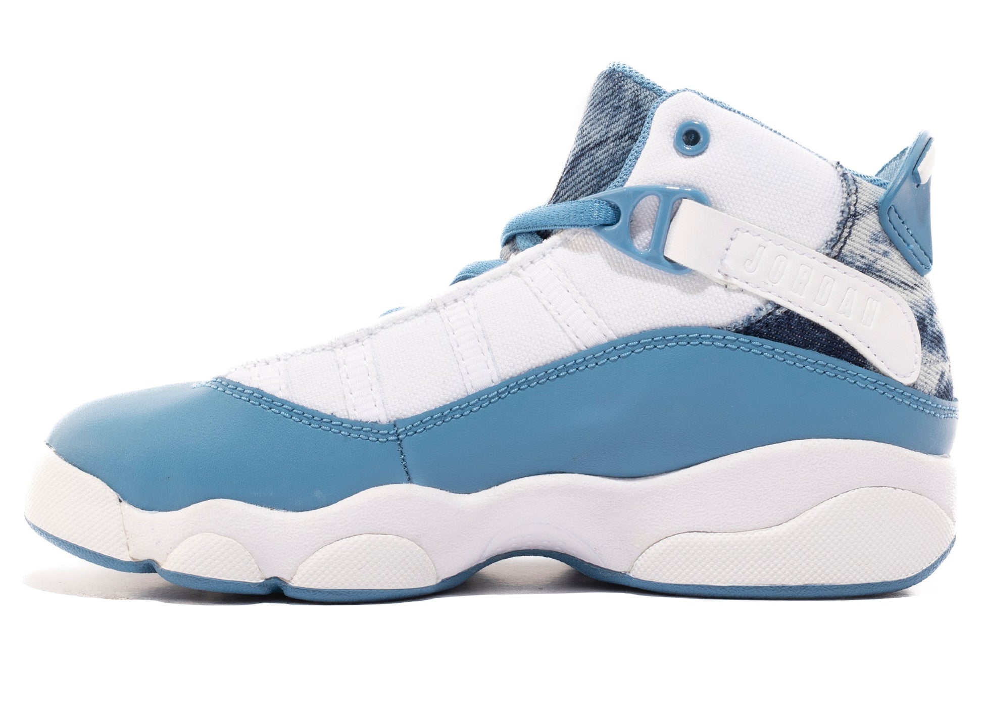 studio-shot-v9-17102