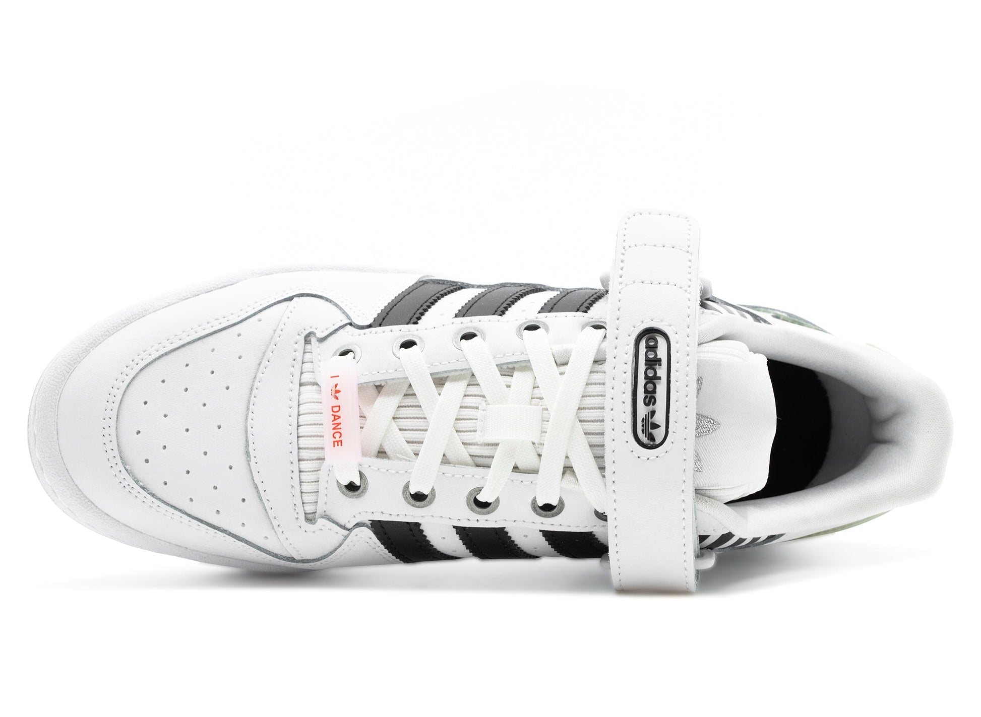 studio-shot-v9-14021