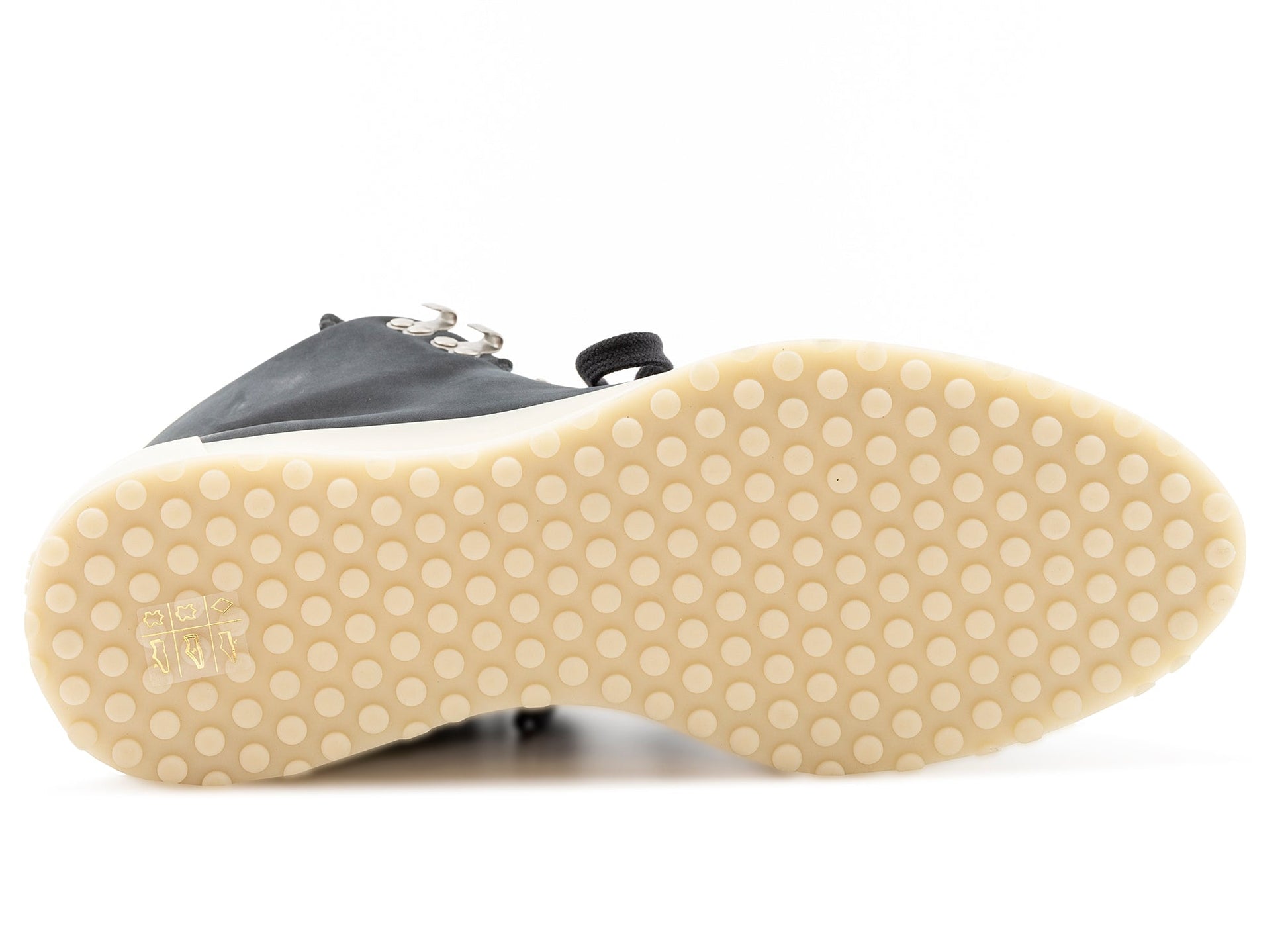 studio-shot-v9-98651