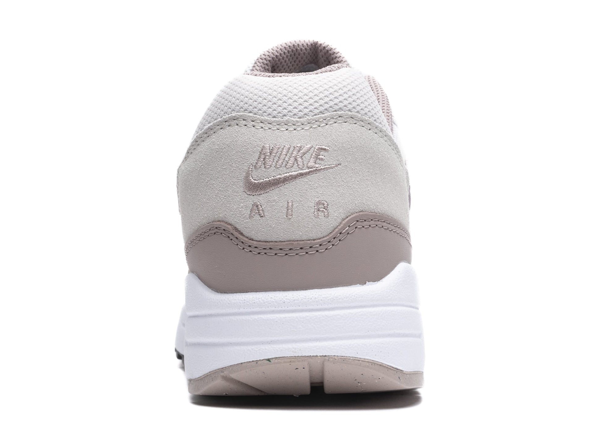 studio-shot-v9-70139