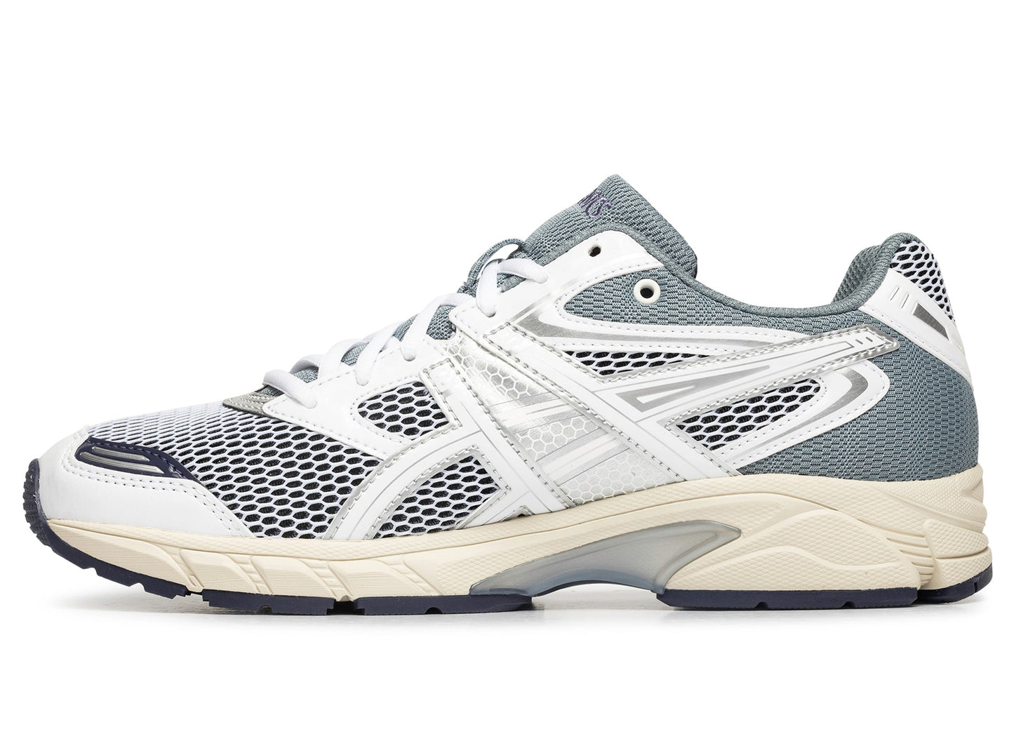 studio-shot-v9-10140