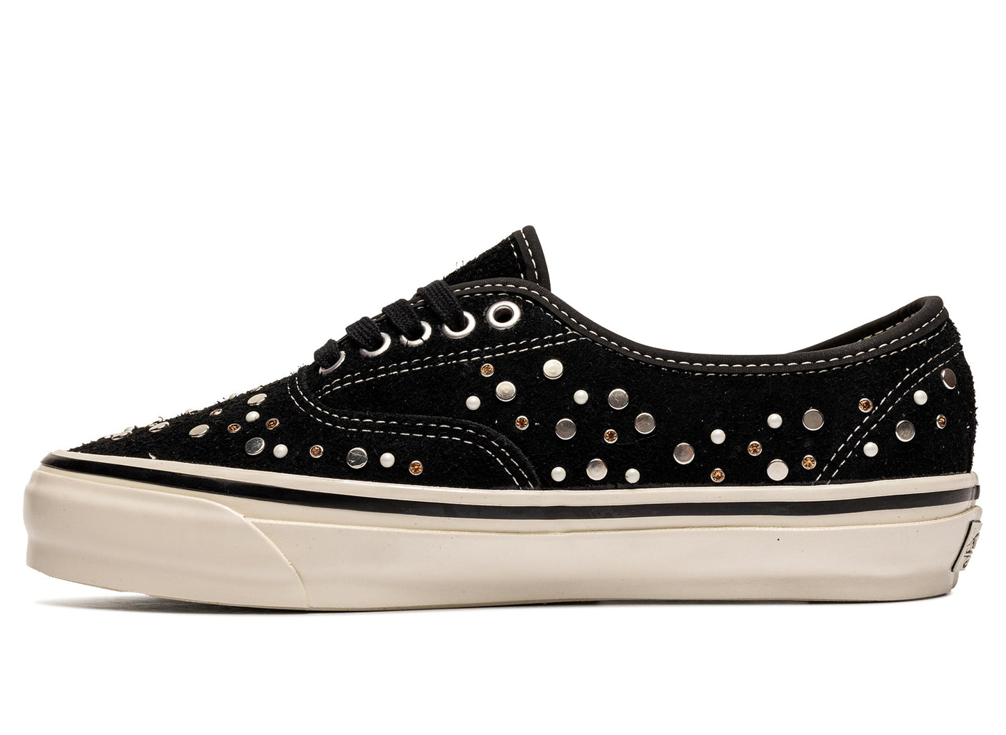 studio-shot-v9-99075