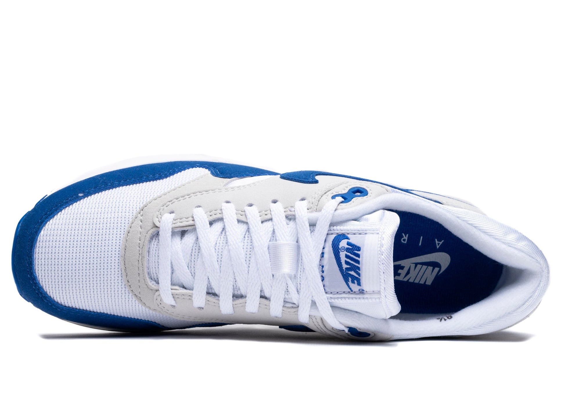 studio-shot-v9-13985