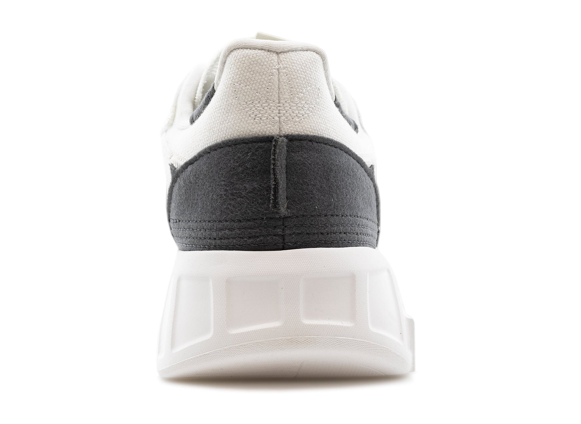 studio-shot-v9-61143