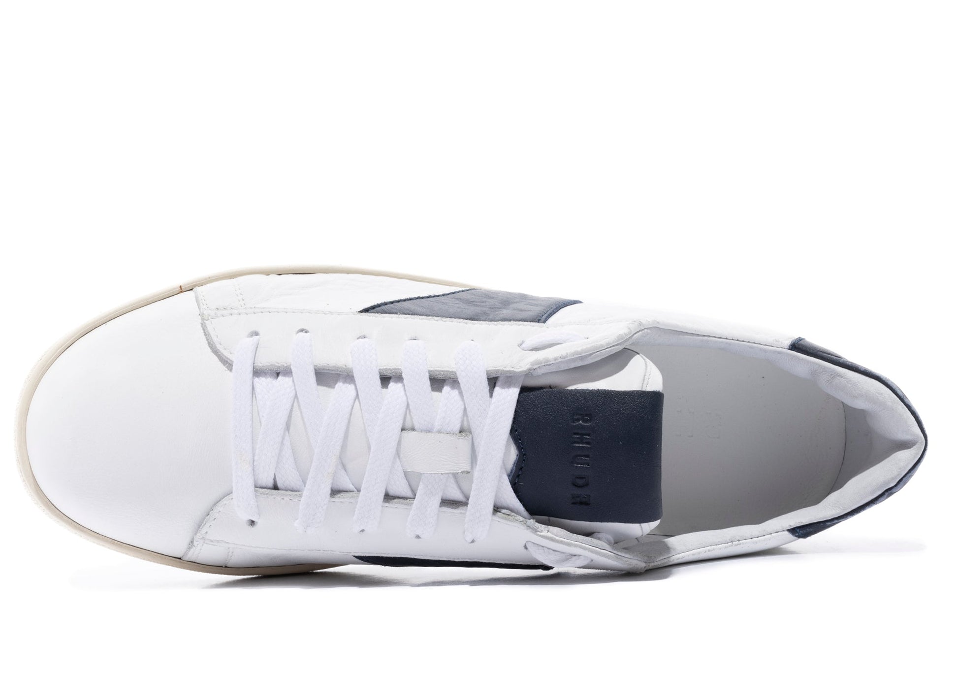 studio-shot-v9-90277