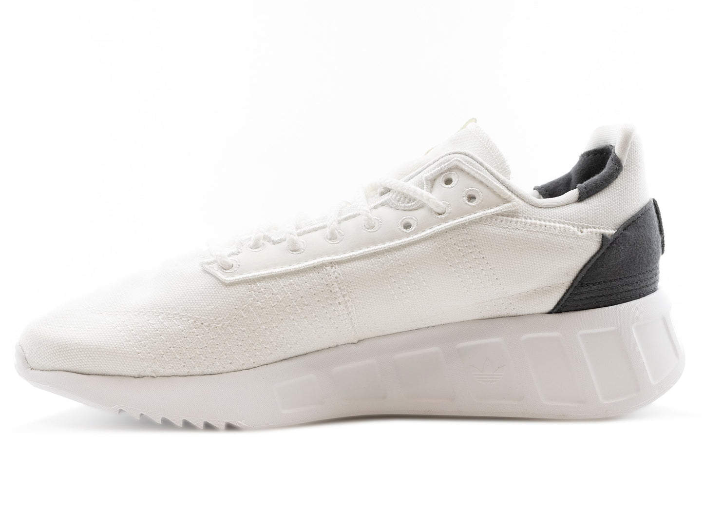 studio-shot-v9-34043