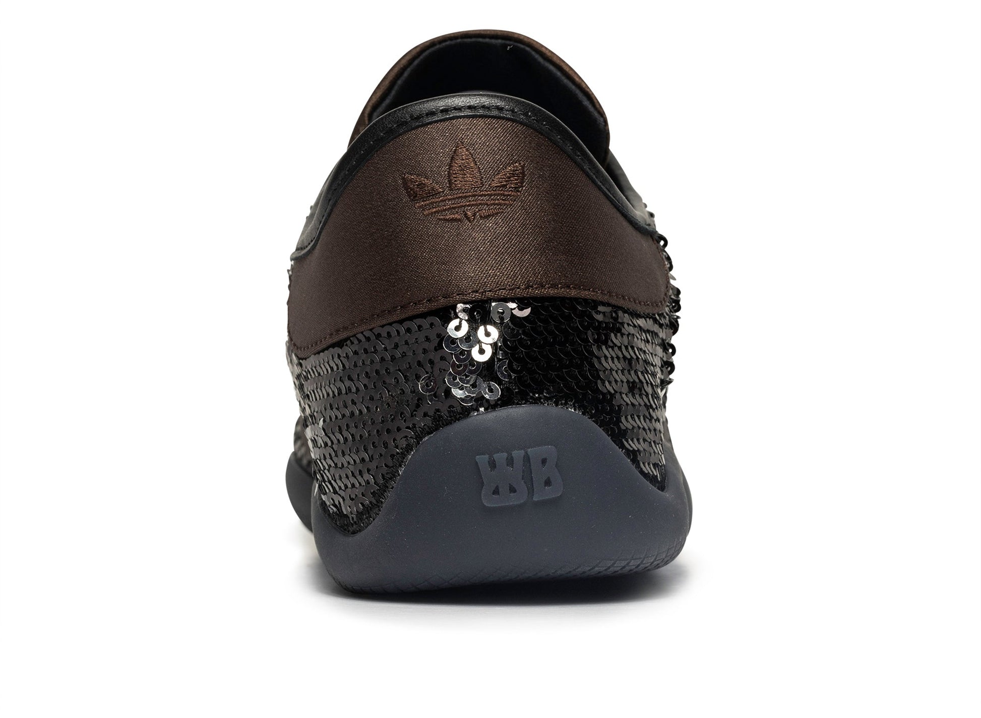 studio-shot-v9-40565