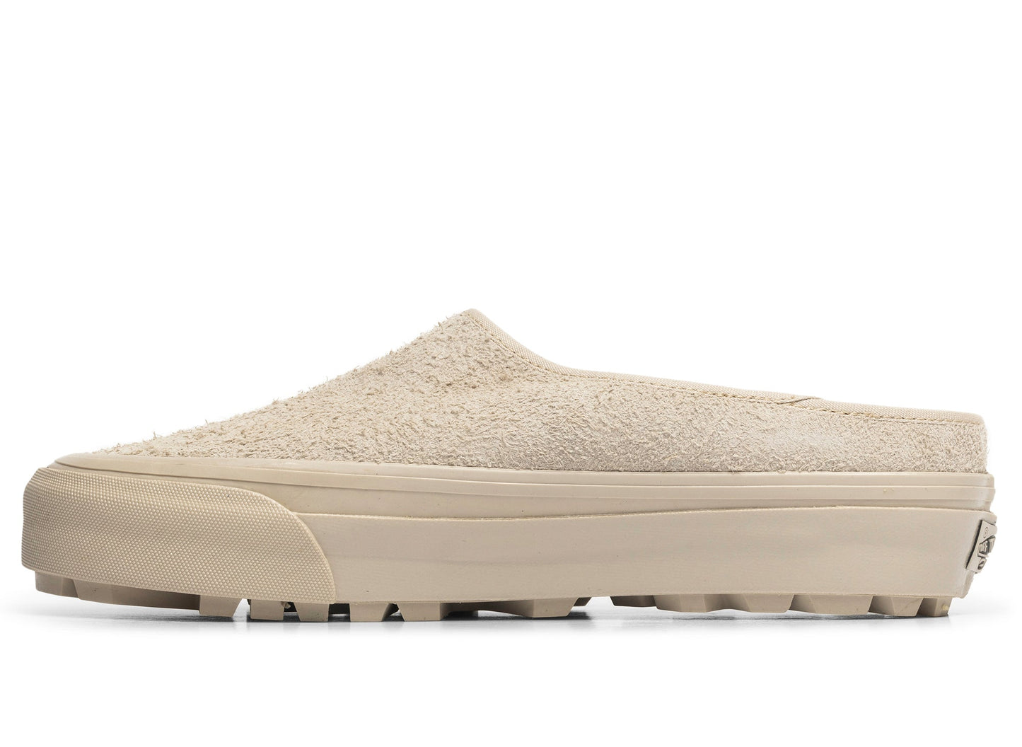 studio-shot-v9-18078