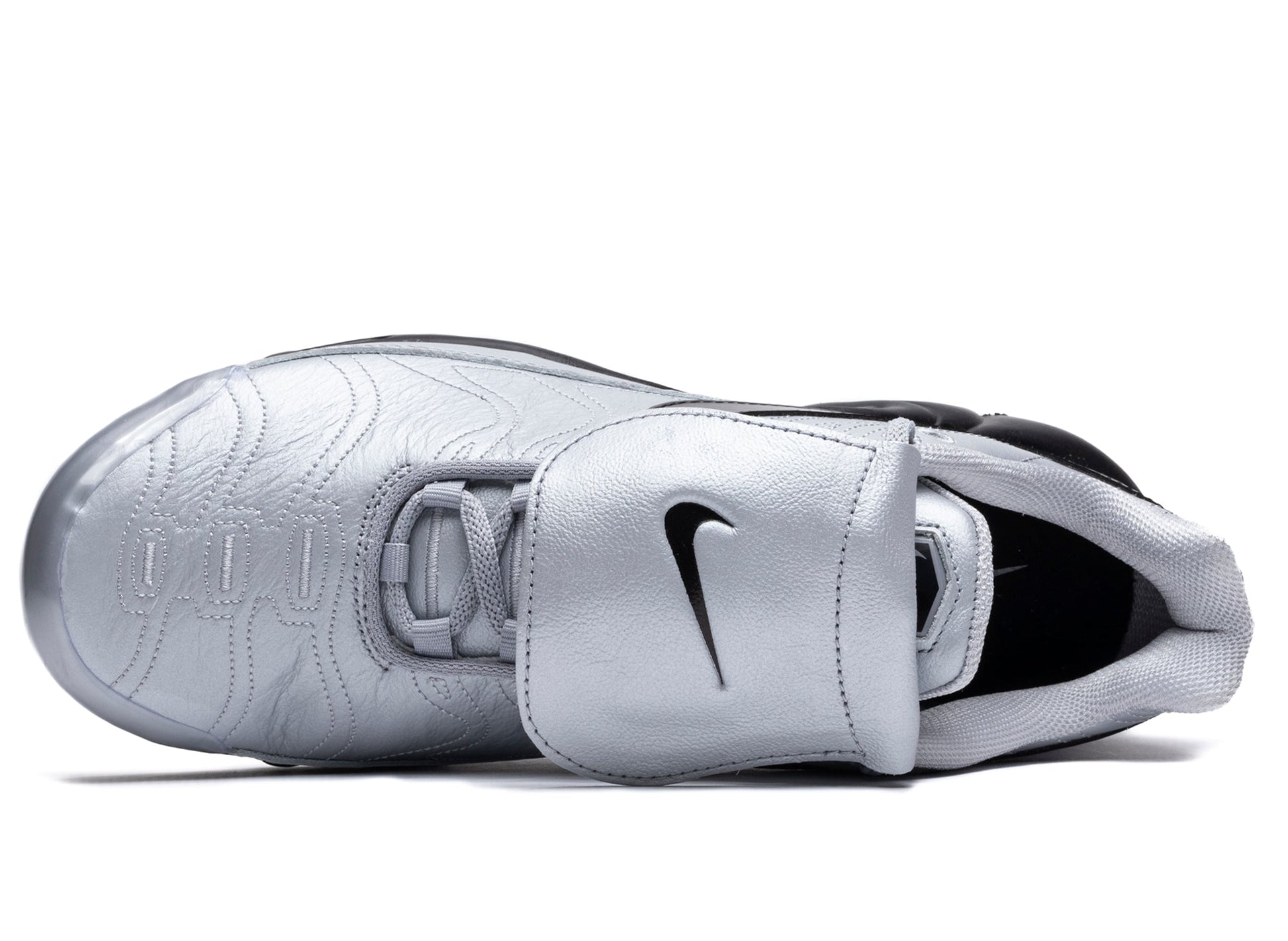 studio-shot-v9-31903