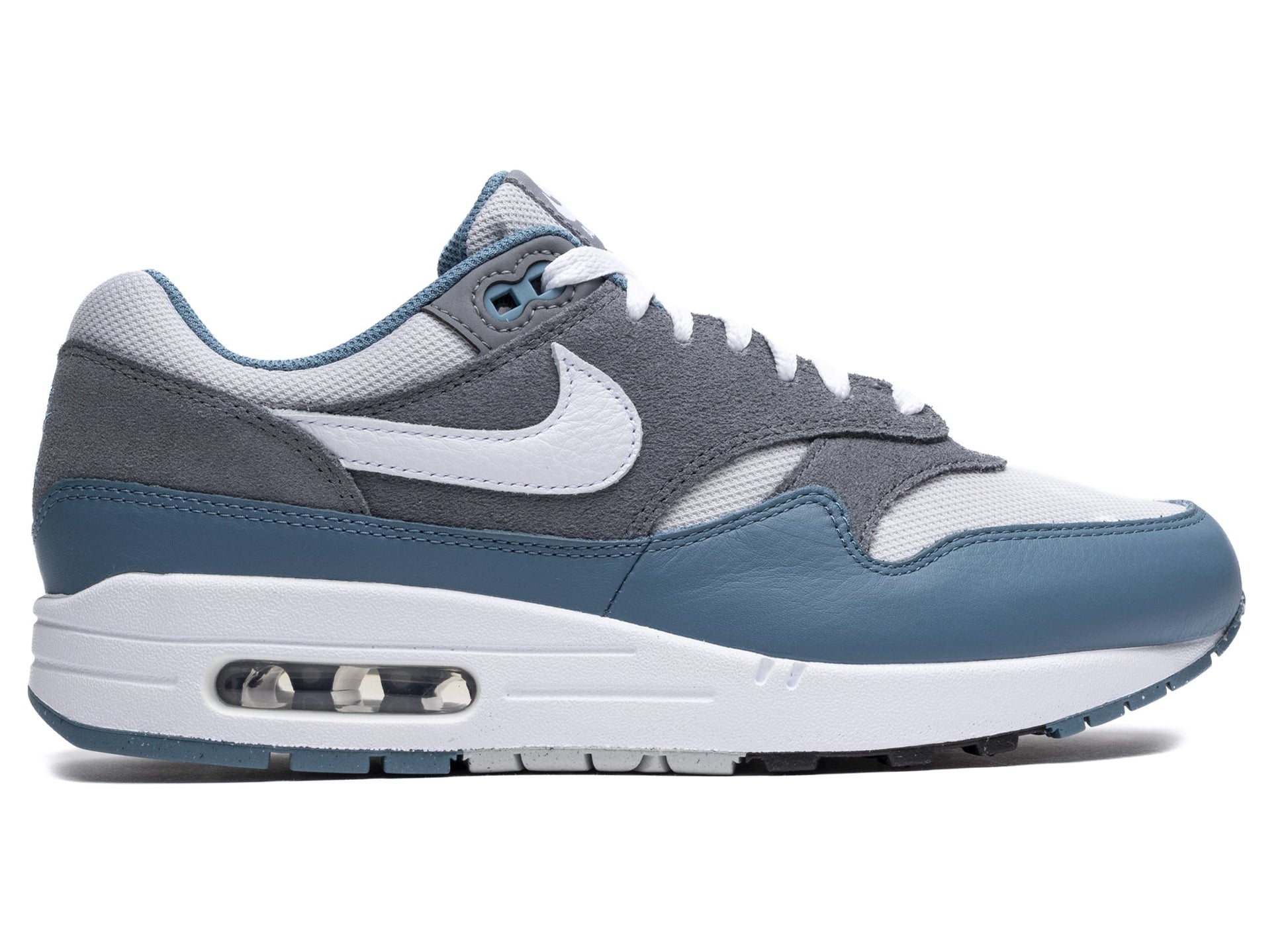 studio-shot-v9-96707