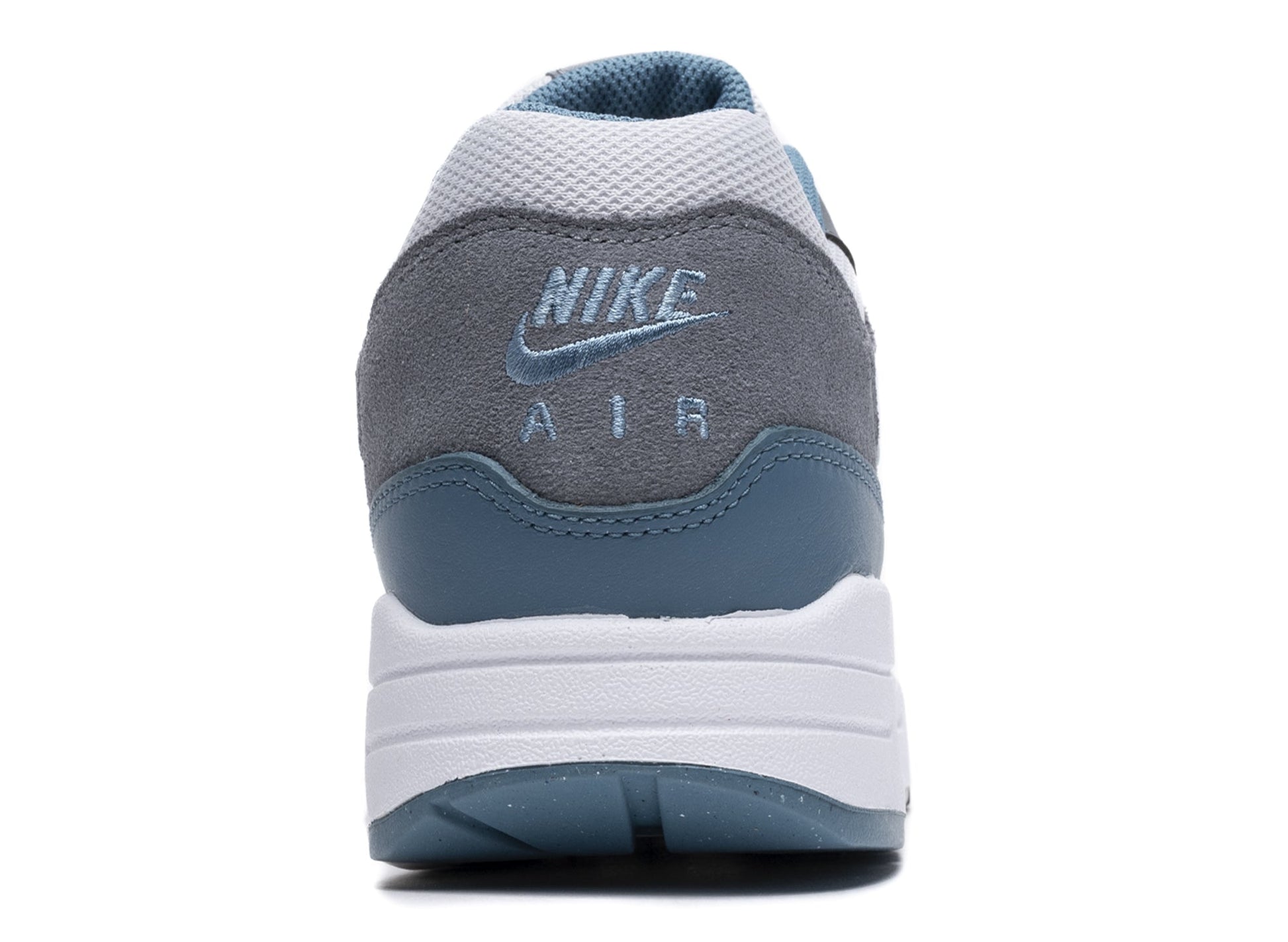 studio-shot-v9-69388