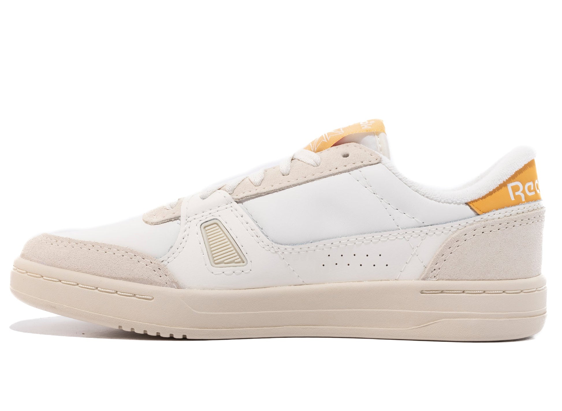 studio-shot-v9-42364