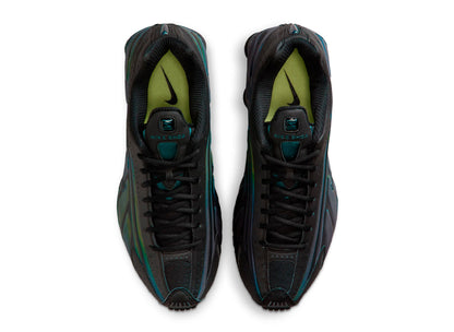 studio-shot-v9-96994