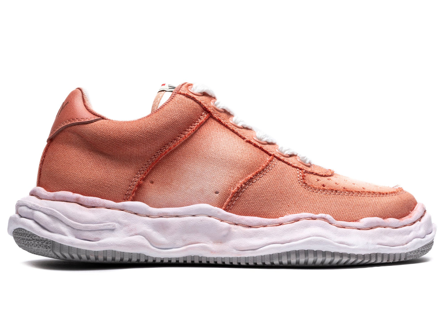 studio-shot-v9-35816