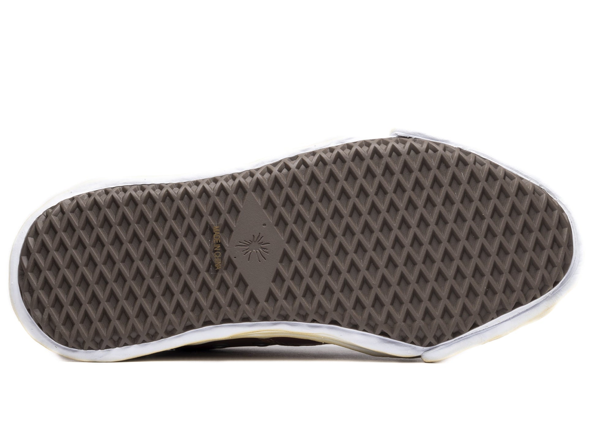 studio-shot-v9-60943