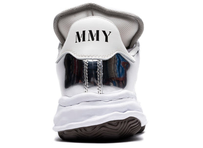 studio-shot-v9-69223