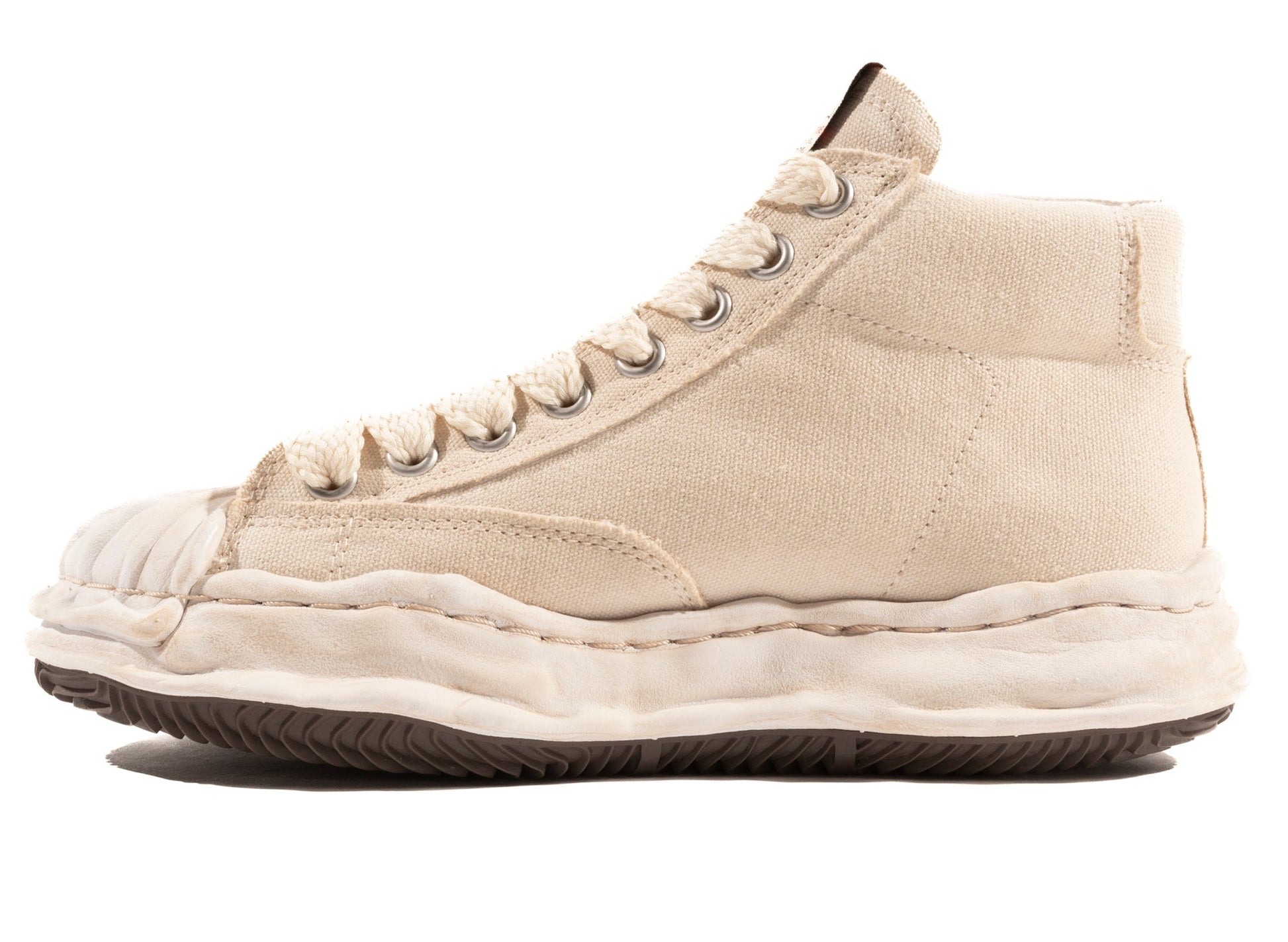 studio-shot-v9-31858