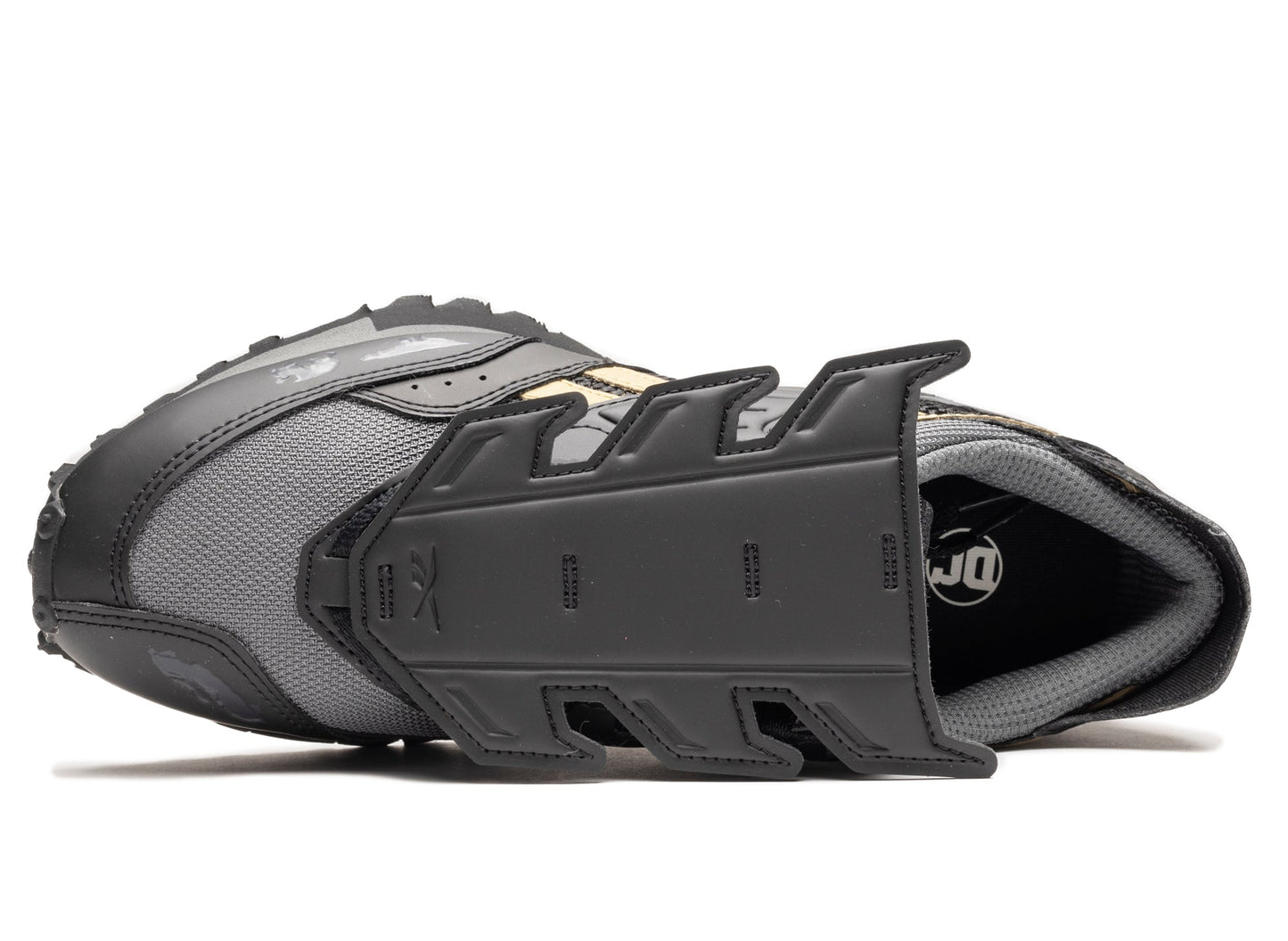 studio-shot-v9-15245