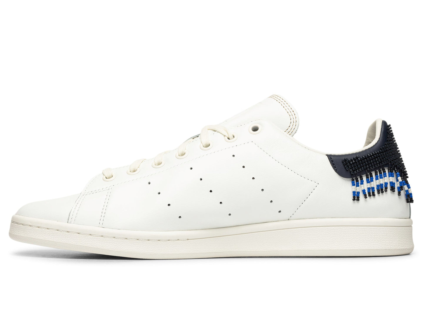 studio-shot-v9-37825