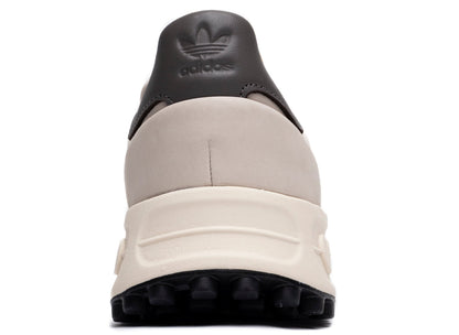 studio-shot-v9-10525