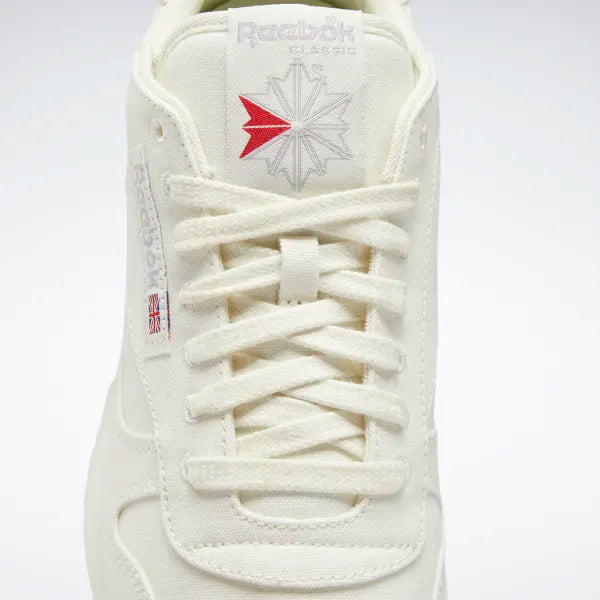 studio-shot-v9-37847