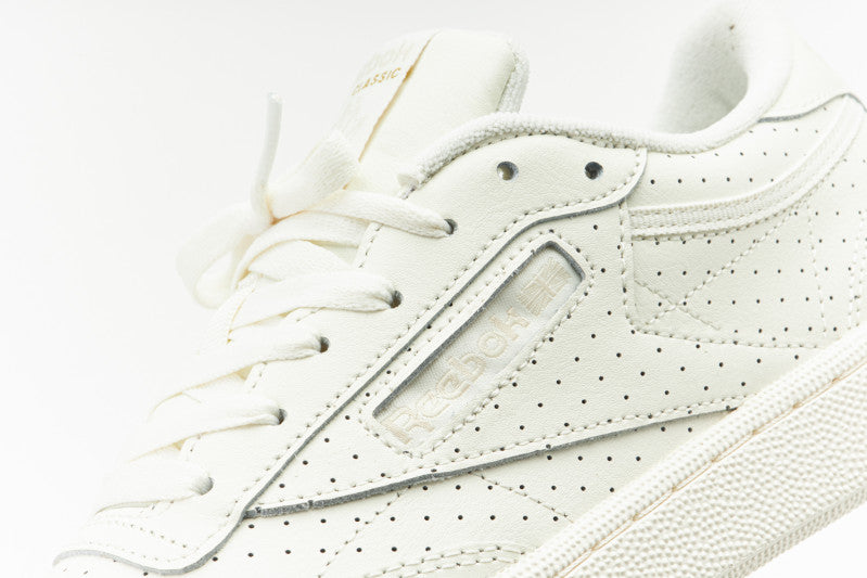 studio-shot-v9-73196