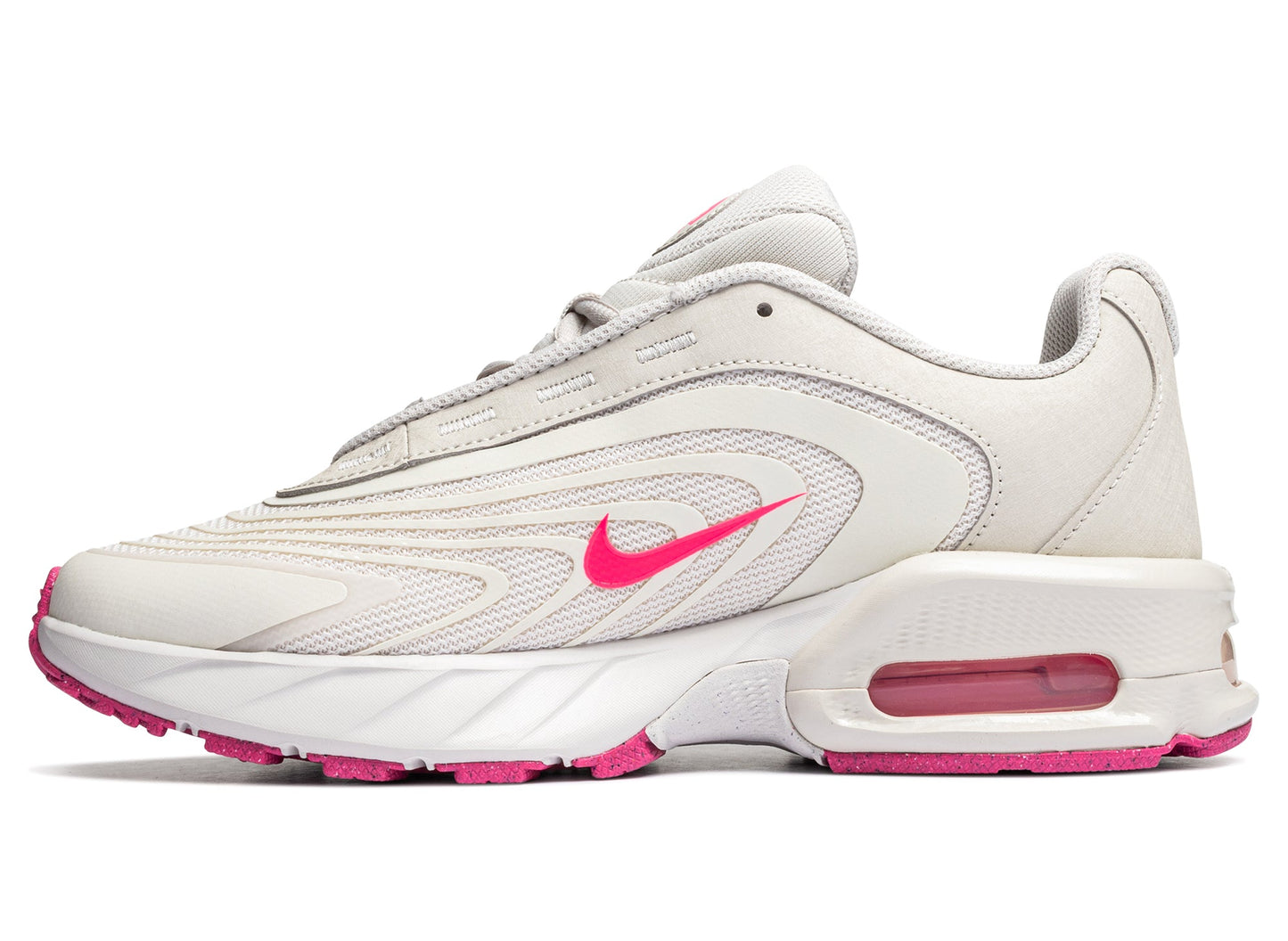 studio-shot-v9-40940