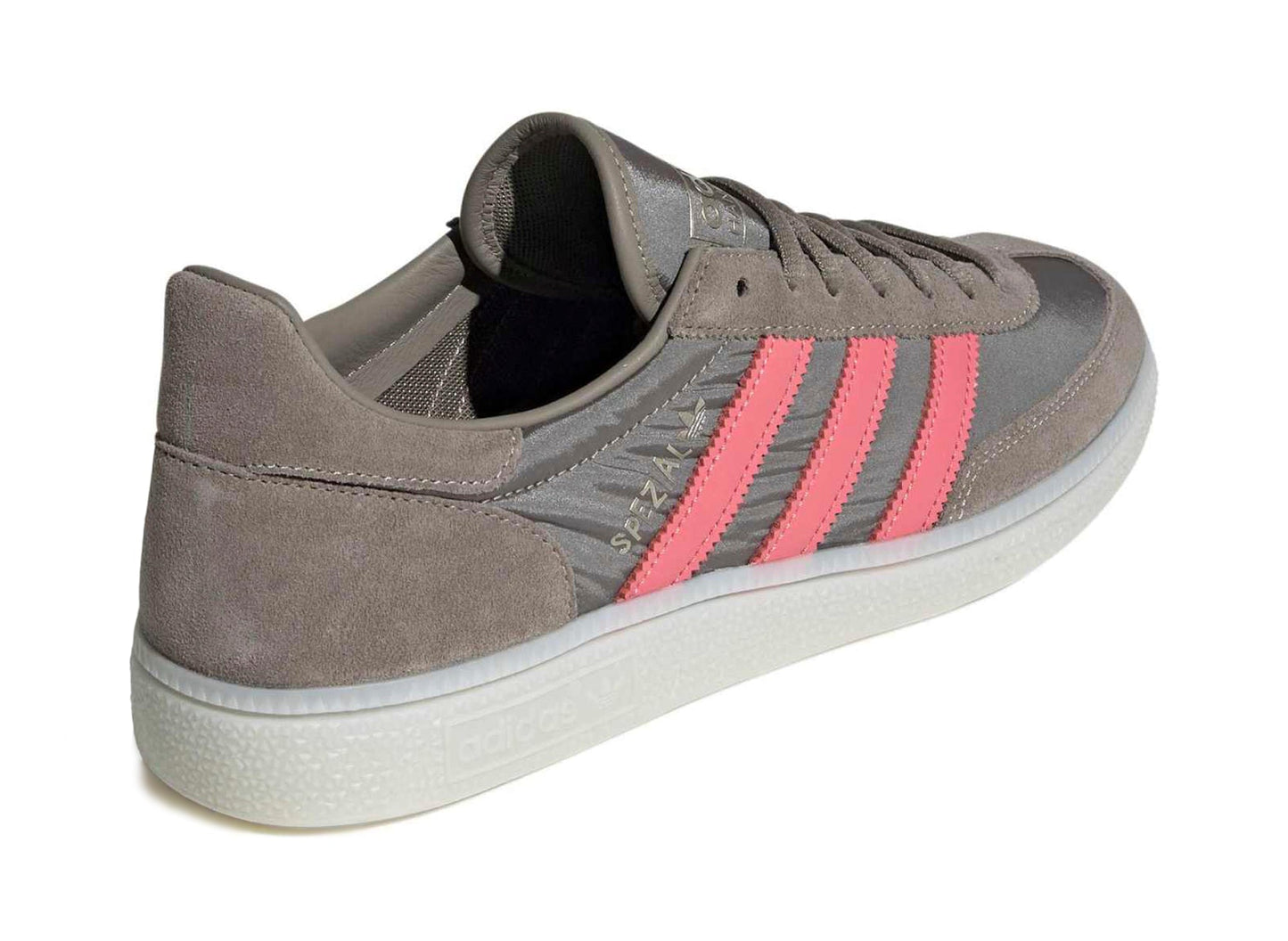 studio-shot-v9-46096