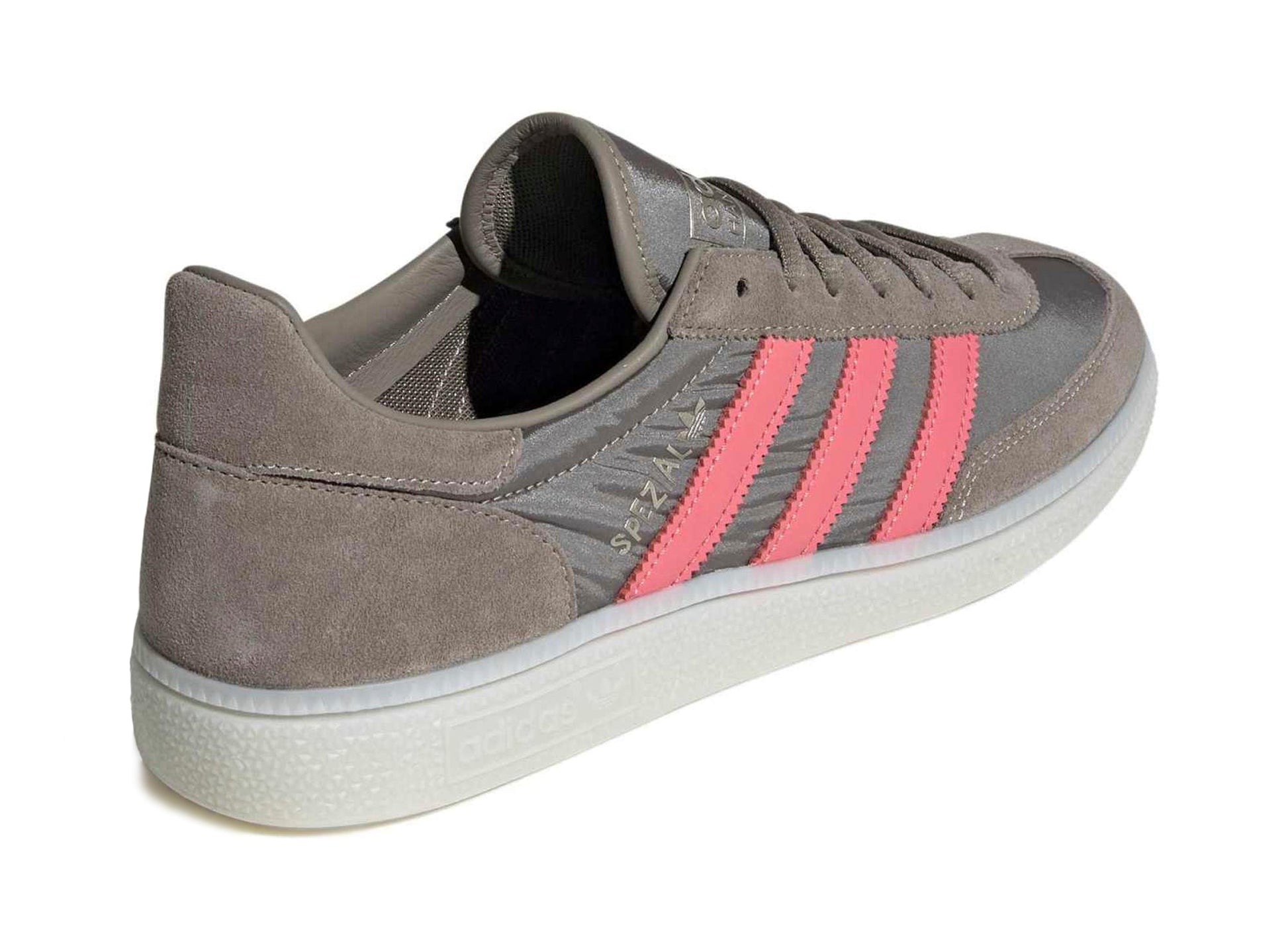 studio-shot-v9-46096