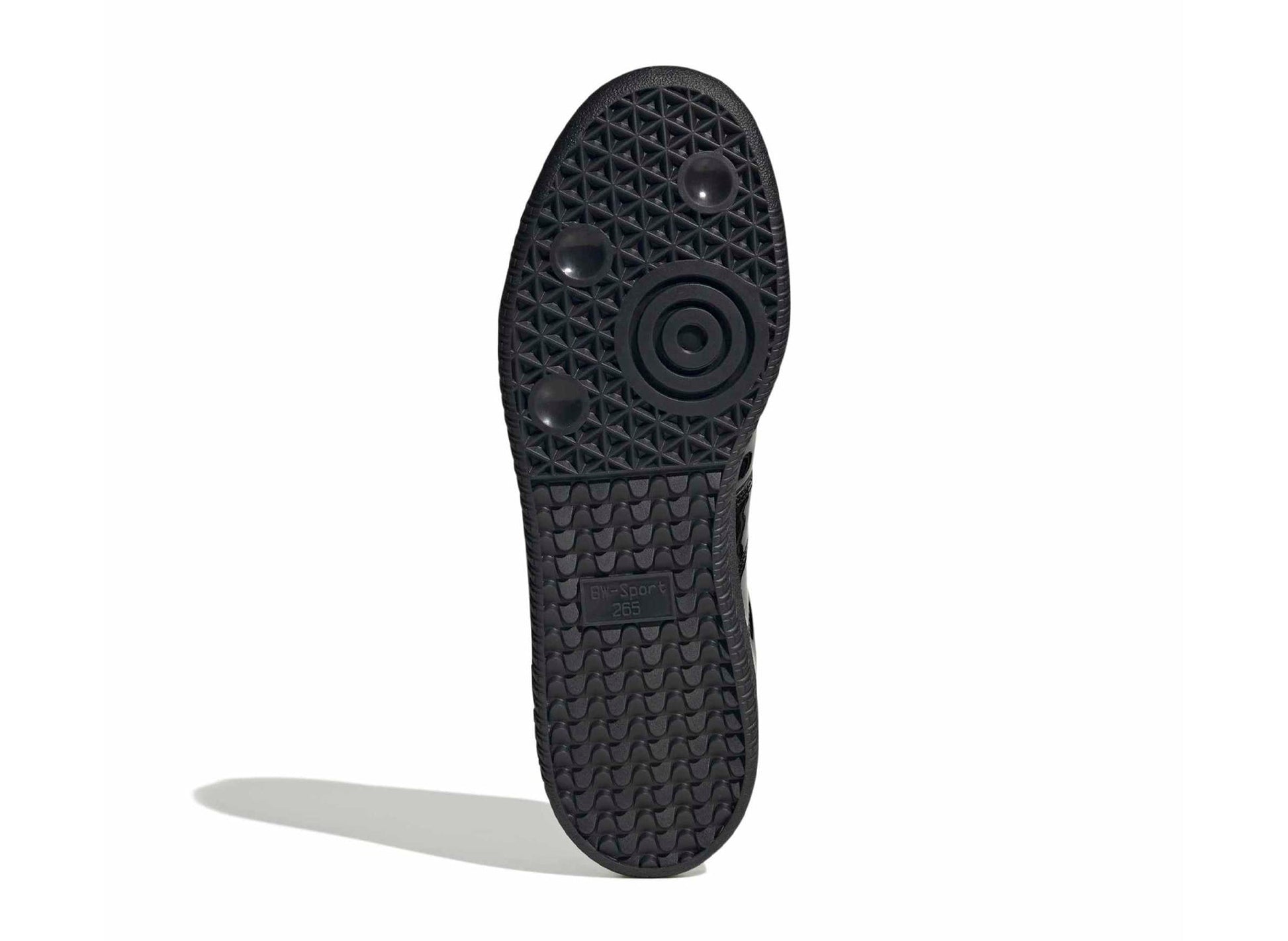 studio-shot-v9-30686