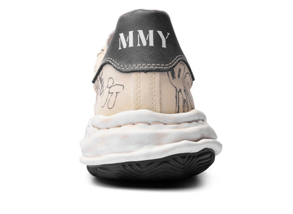 studio-shot-v9-80138