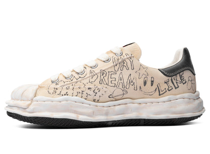 studio-shot-v9-12049