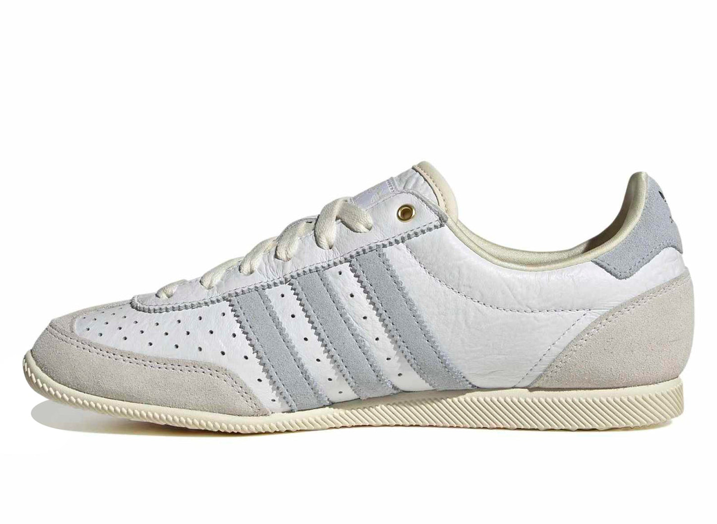 studio-shot-v9-61572