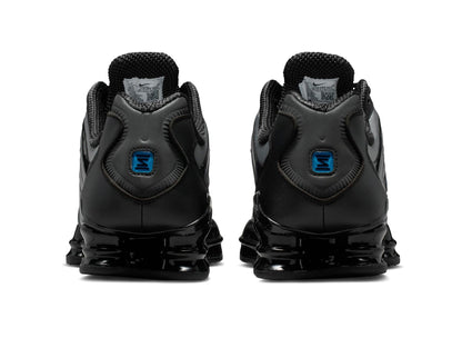 studio-shot-v9-44690