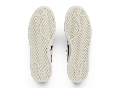 studio-shot-v9-18805