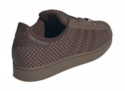 studio-shot-v9-99202