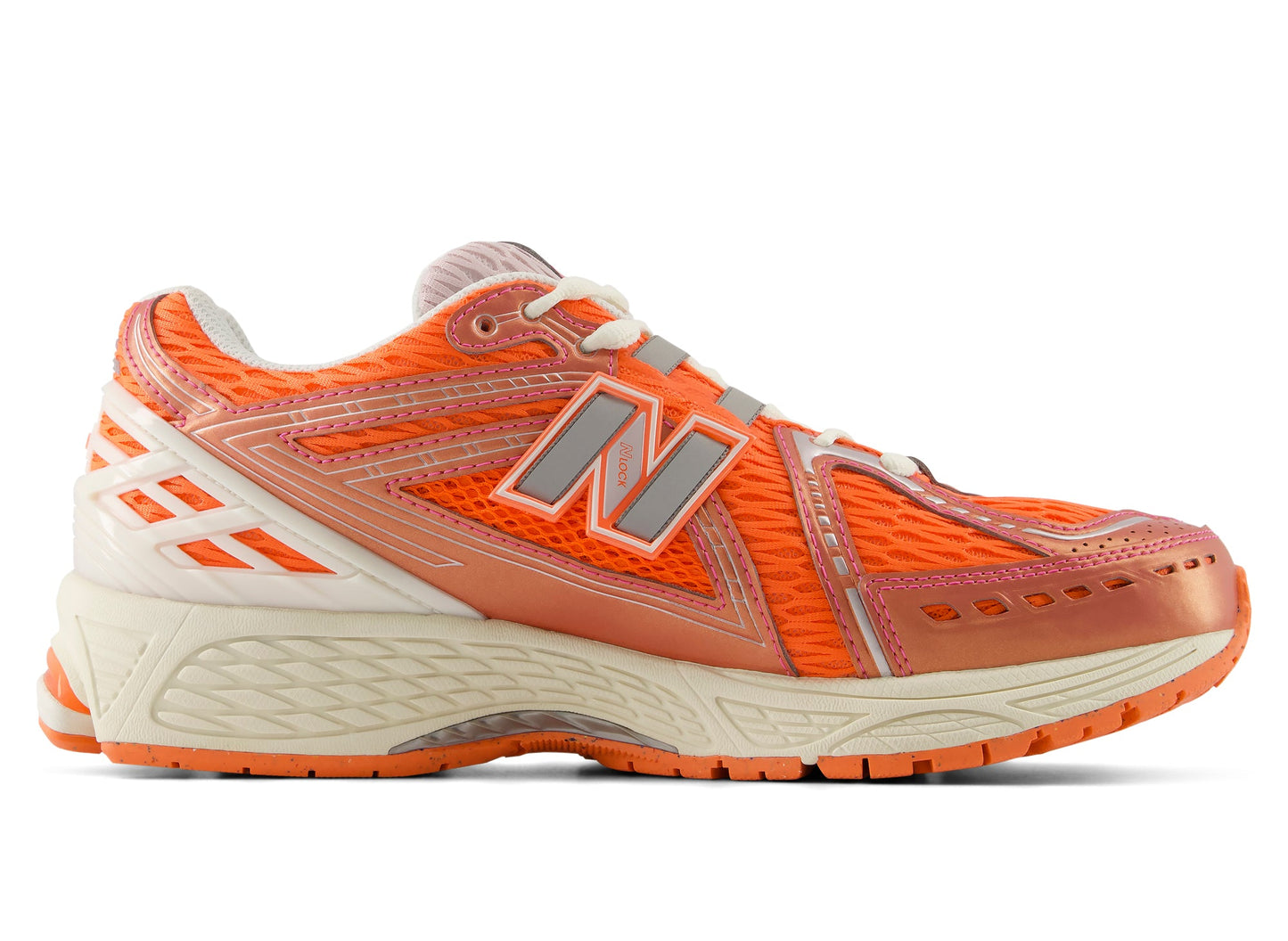 studio-shot-v9-40873